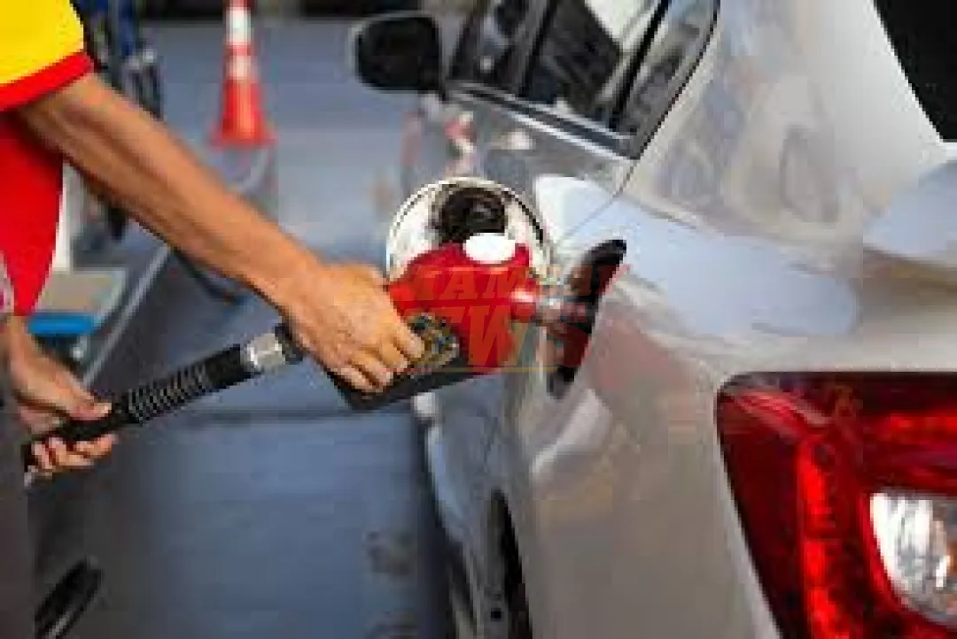 Emblemas anuncian suba de precios de combustibles desde este jueves