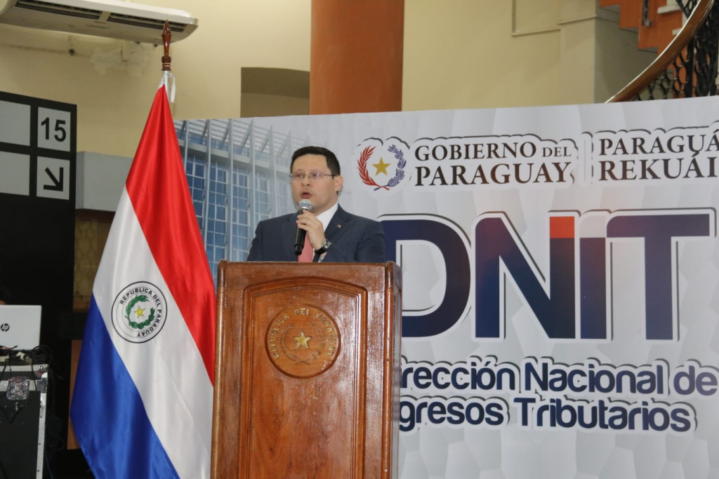 Oscar Orué asume en Ingresos Tributarios con la meta de recaudar USD 4 mil millones por año