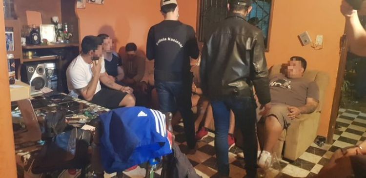 Detenidas 15 personas con antecedentes tras allanamiento en San Lorenzo