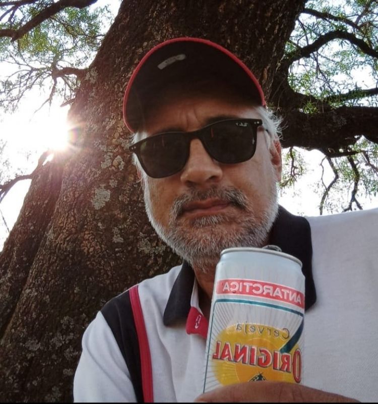 Conocido holgazán pedrojuanino presume de su borrachera en grupos de WhatsApp