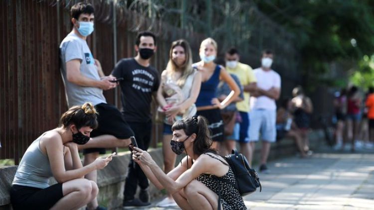 Argentina bate récord con casos diarios de COVID-19