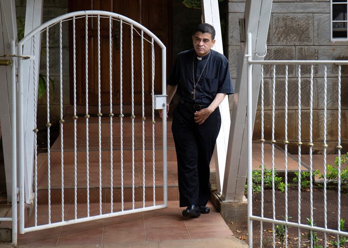 Dictador de Nicaragua devuelve a obispo a prisión