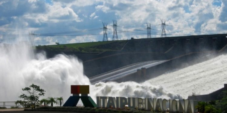 Brasil confirma reducción de tarifa de Itaipú desde el 2022