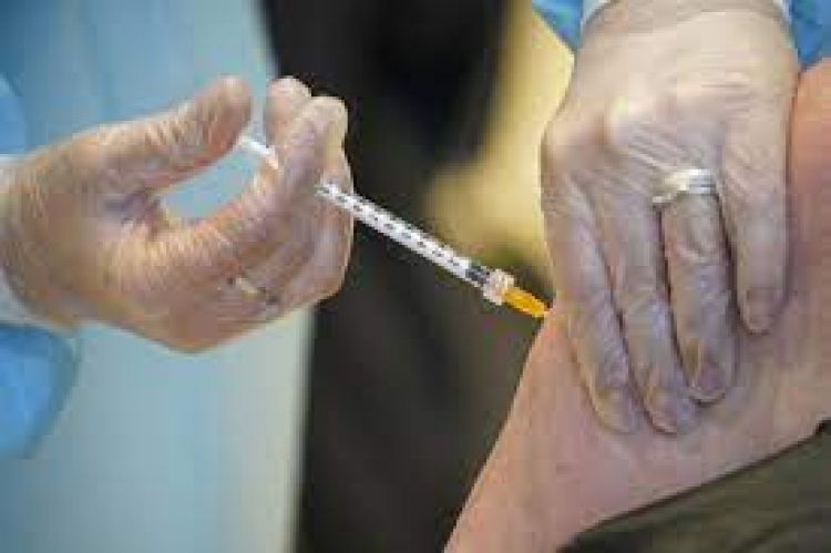 La mitad de los adultos de EEUU están totalmente vacunados contra el coronavirus