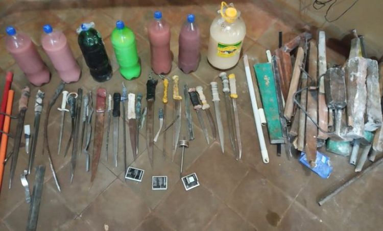 Requisan armas blancas durante procedimiento en el penal de Misiones