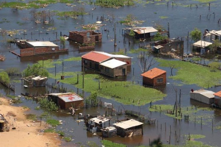 Habilitarán predios de instituciones públicas para albergar a familias afectadas por la crecida del río