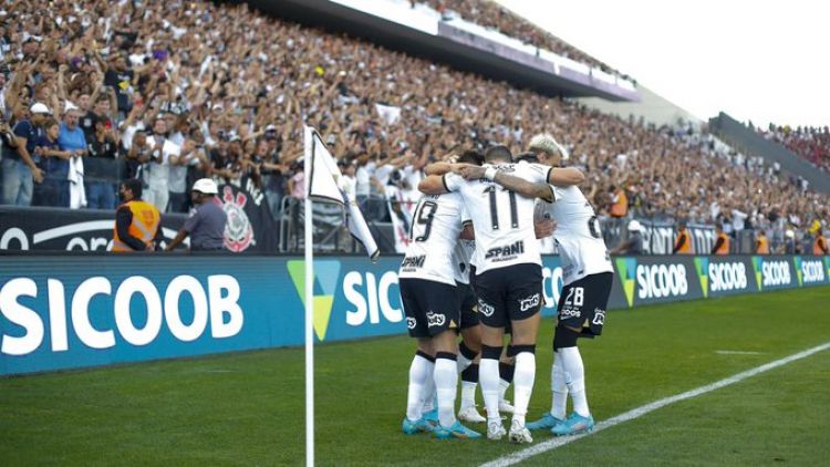 Corinthians se lleva el clásico frente a Flamengo