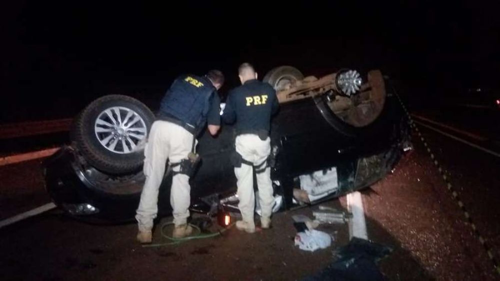 Traficante foge após capotar carro com mais de 1,7 tonelada de maconha em Dourados