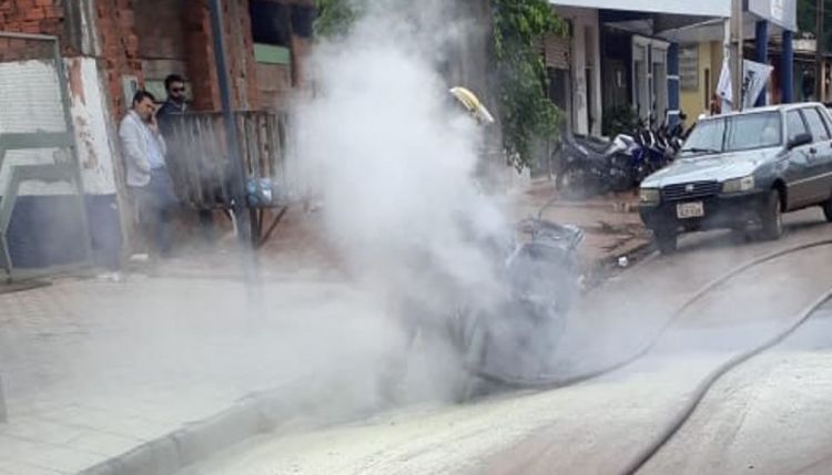 Bomberos intervinieron tras incendio de una motocicleta en PJC