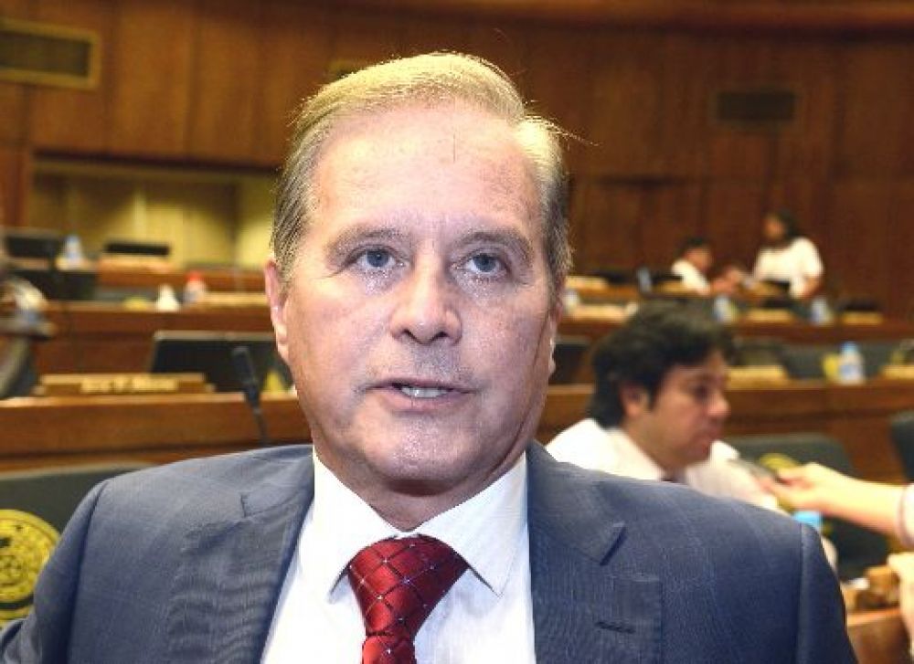 Durand intima a todos los que le "difaman" en las redes sociales