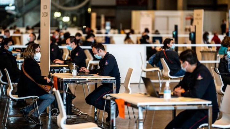 Francia extiende la campaña de vacunación a todos los adultos, sin restricciones