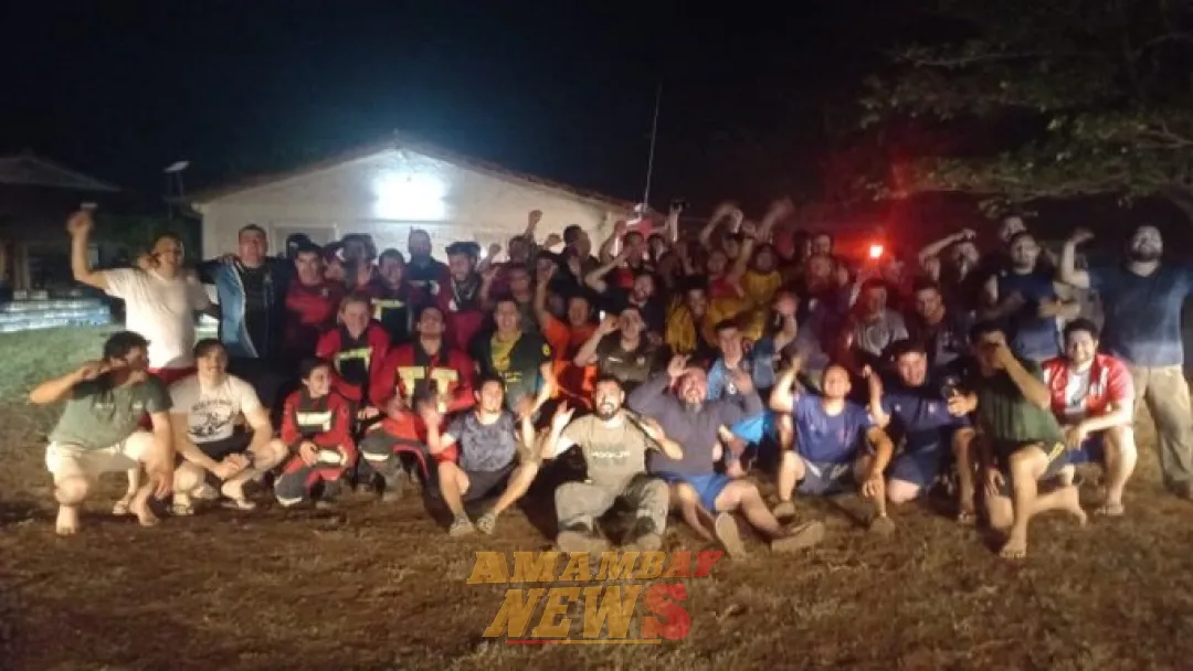 VIDEO: Con sonidos de sirenas, gritos y abrazos, bomberos celebran eufóricos la caída de la lluvia