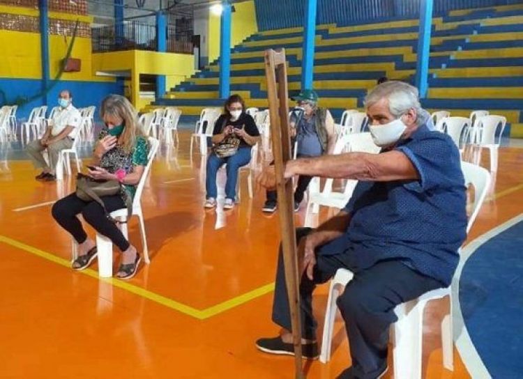 Fiscalía inicia investigación por vacunatorio VIP