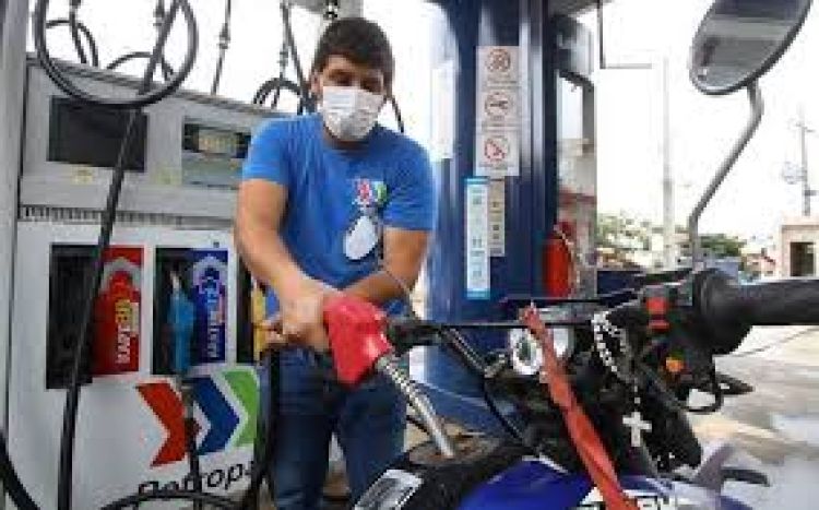 Marito anuncia reducción de G. 500 en precio de combustibles de Petropar