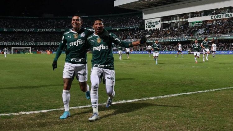 Palmeiras recupera el liderato en Brasil