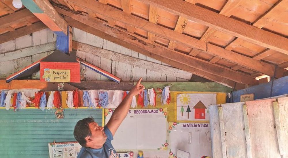 Niños de escuela de Concepción iniciarán las clases bajo árboles