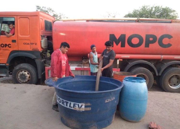 Entregan 60.000 litros de agua potable a comunidades de Presidente Hayes