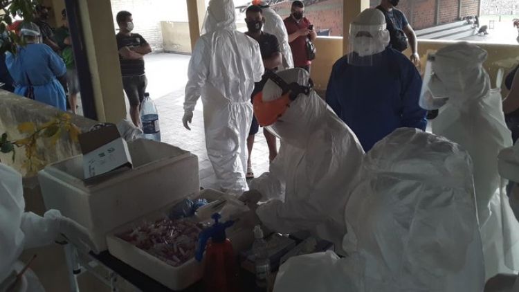 Toman 200 muestras para prueba de Covid-19 en Penitenciaría de Concepción