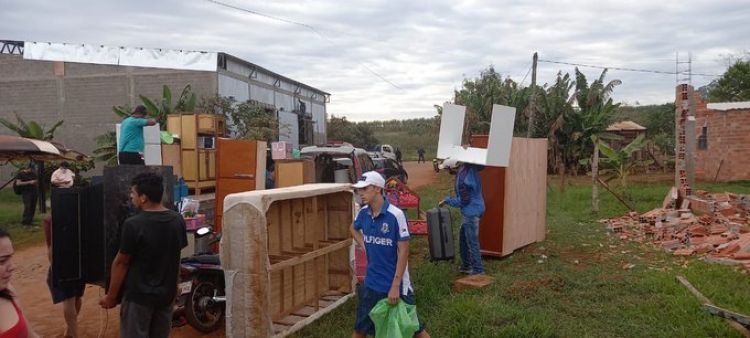 Desalojan a unas 20 familias que ocupaban inmueble ajeno durante 5 años en CDE