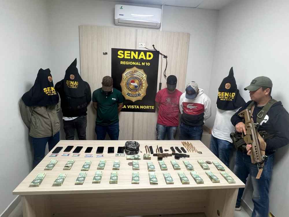 Seis detenidos con Gs. 257 millones, pistolas y un "porro"