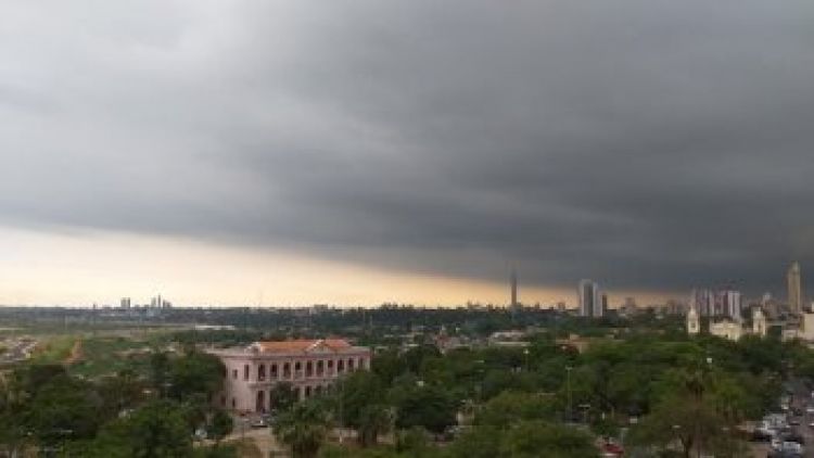 Domingo cálido a caluroso con probabilidad de precipitaciones dispersas