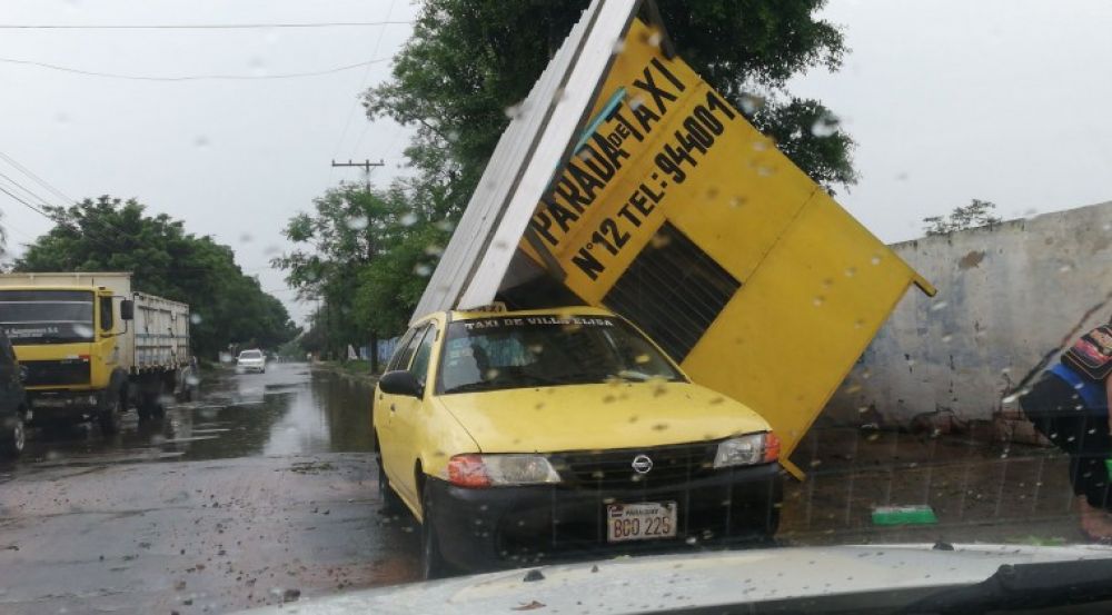 Reportan destrozos en varias ciudades tras tormenta