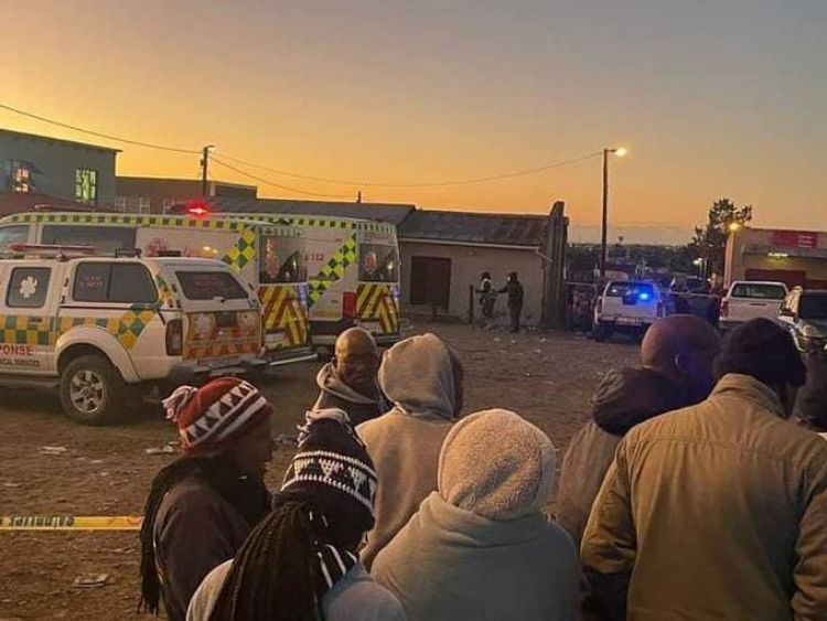 Investigan fuga de gas que habría causado la muerte de 21 adolescentes en Sudáfrica