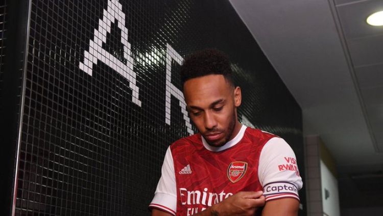 Arsenal le quita la capitanía a Aubameyang