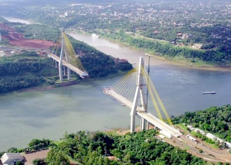 A 50 metros de la unión de dos ciudades históricamente separadas por el río Paraná