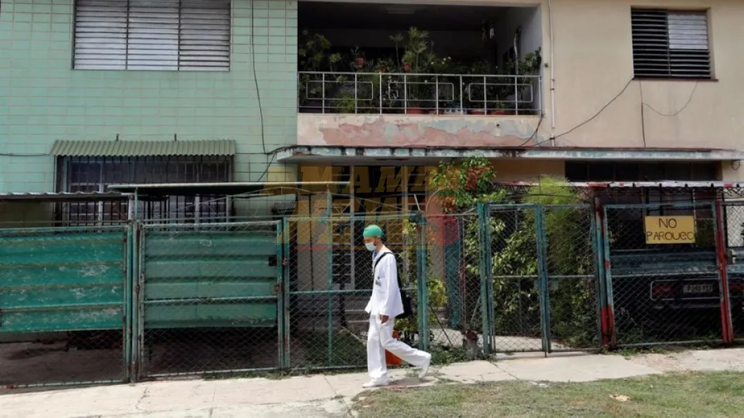 Médicos cubanos en Angola reclaman al presidente Díaz-Canel que se les pague en dólares