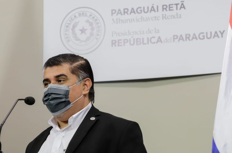 Ministro de Salud pide a la población «no minimizar» efectos de Omicron