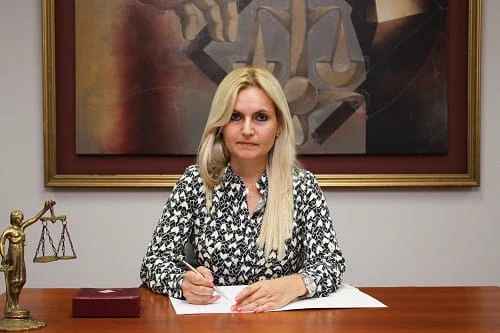 Postergan audiencia de fiscal acusada de coimera con mesa de lapacho