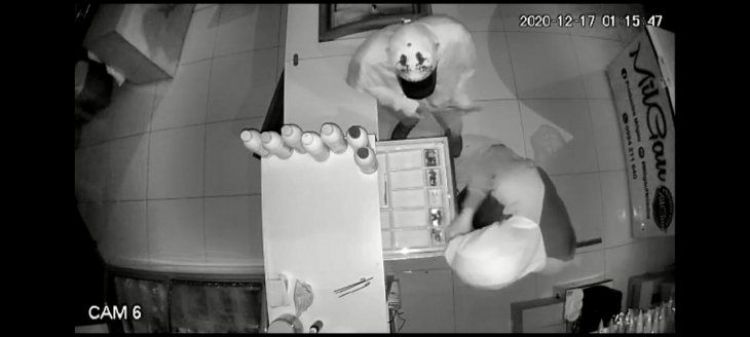 Video: Desconocidos hurtaron recaudación de heladería en Coronel Oviedo