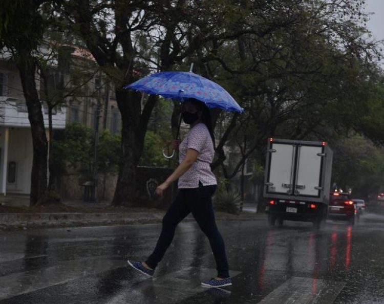 Lunes fresco a cálido y con lluvias dispersas en algunas zonas