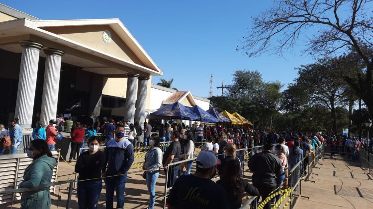 Hoy solo se aplica primera dosis a jóvenes de 20 años cumplidos en la Gobernación de Amambay