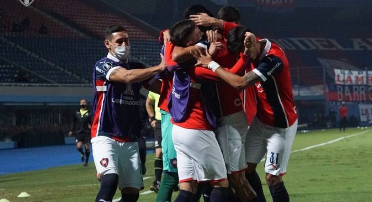 Cerro ante Fluminense, en octavos de la Copa Libertadores