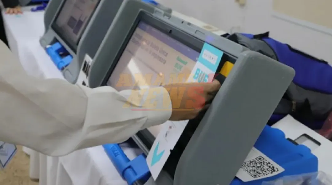 Empresas ligadas a aliados de Santi van tras contrato de USD 93 millones por máquinas de votación