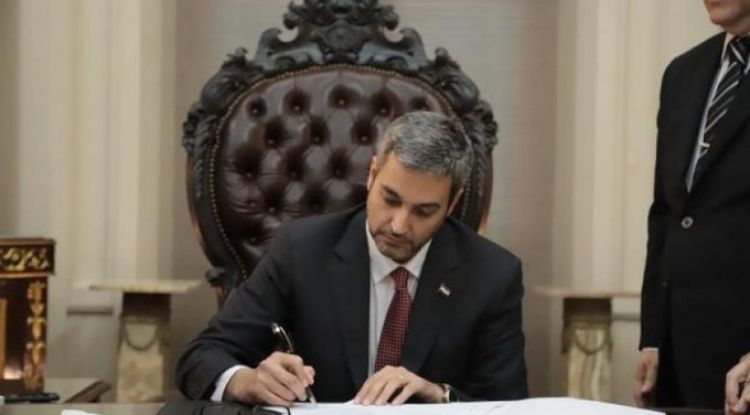 Marito promulgó ley de asistencia Pytyvõ 2.0 que beneficiará a trabajadores fronterizos