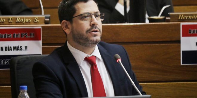 Latorre anuncia sanciones a diputados que no justifican ausencias