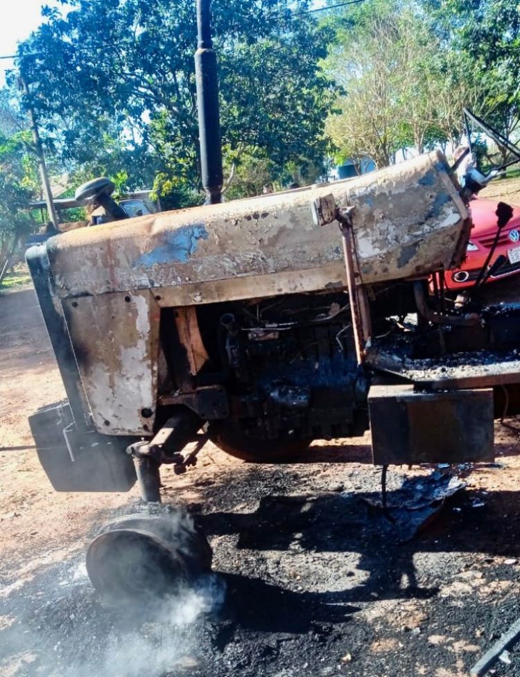Quema de tractor y varios destrozos tras ataque a una propiedad en Alto Paraná