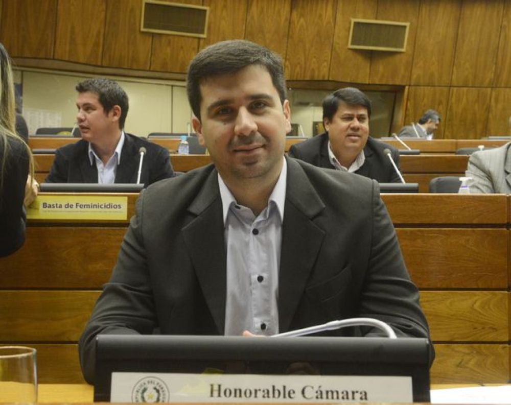 Diputado afirma que no corresponde otorgar permiso a Miguel Cuevas