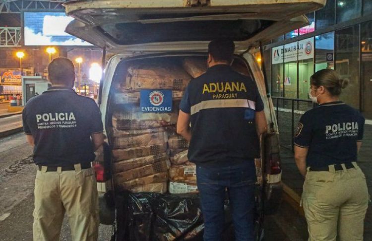 Incautación de pollos: Rescatan a choferes frente a los policías