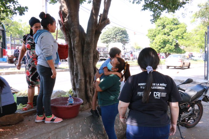 Recomiendan no dar monedas a niños y adolescentes en las calles