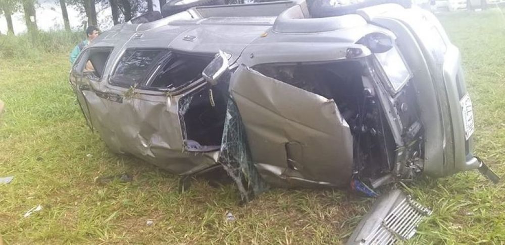 Vuelco de camioneta deja un muerto y varios heridos