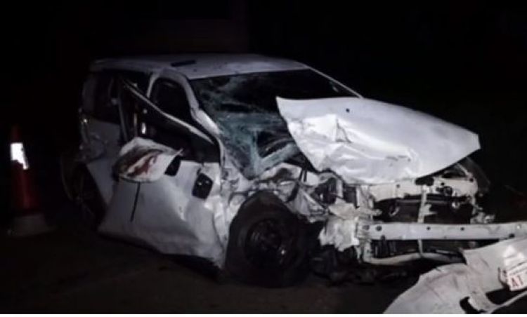 Triple choque deja a menores y a una mujer en grave estado