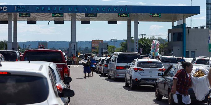 Patrulla Caminera indaga causas de congestión en el peaje de Ypacaraí
