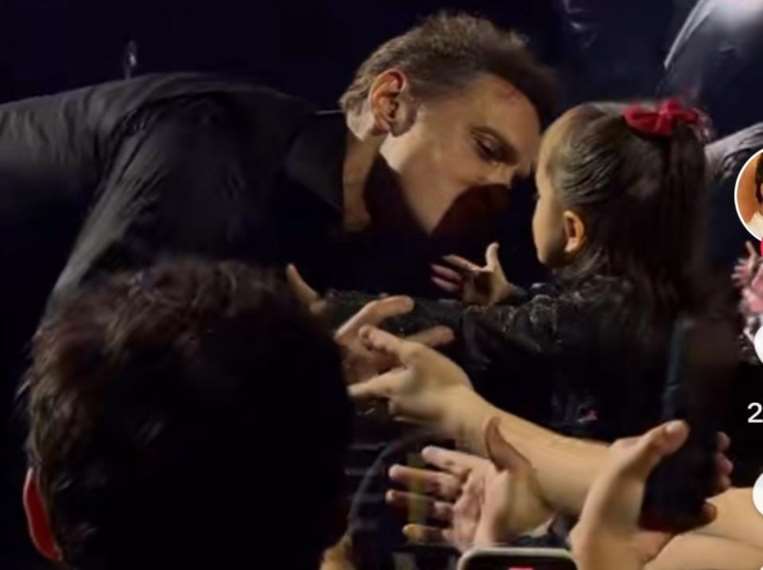 Luis Miguel besó a niña durante su último concierto y genera controversia
