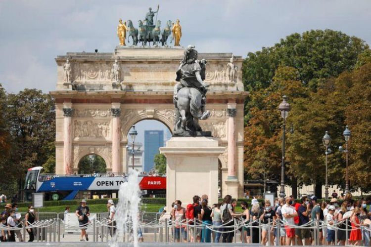 Francia declara de nuevo a París zona de alto riesgo por el virus