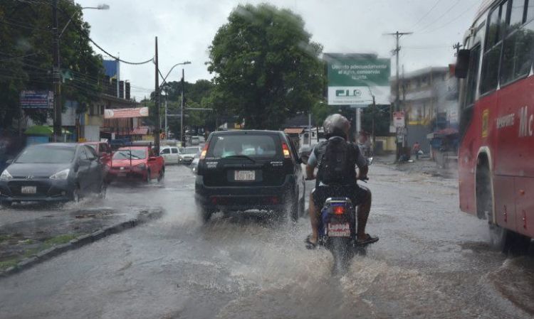 Miércoles caluroso, húmedo y con tormentas eléctricas