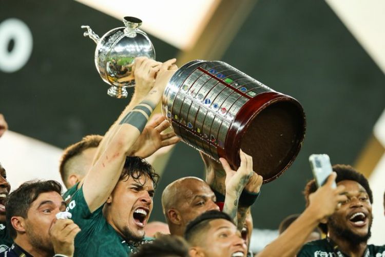 Gómez ya es un hombre histórico del fútbol brasileño